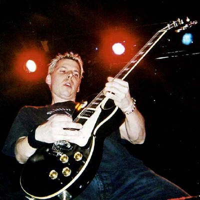 MAY 2002.   WALT STACK DOIN ACE FREHELY LICKS AT BOWERY BALLROOM.